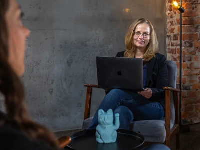 2 Personen. Beratung mit Natascha.