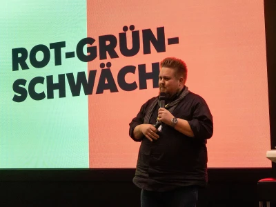 René präsentiert. Rot-Grün-Schwäche Barrierefreiheit-Vortrag.