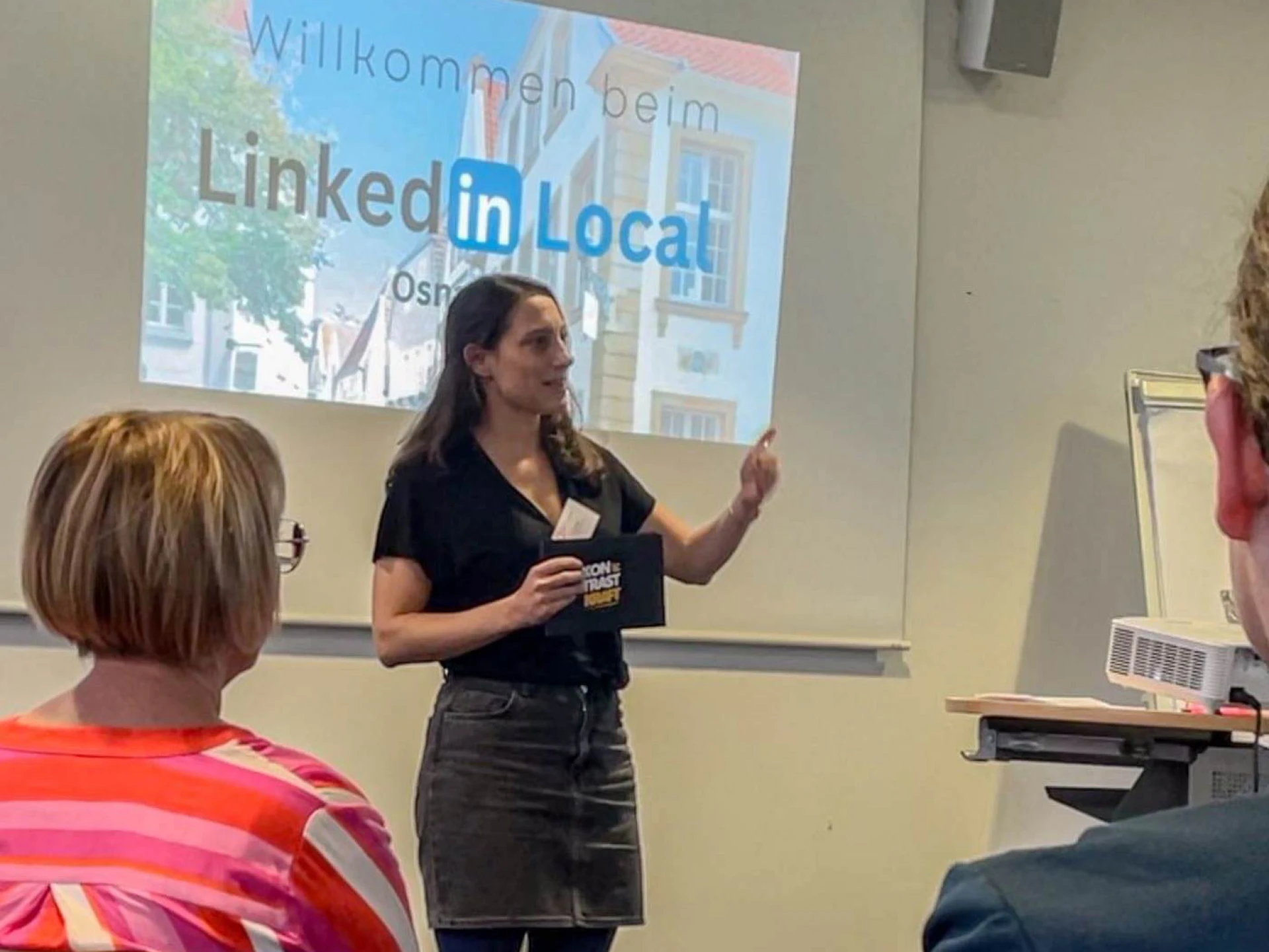 Kora Blanken präsentiert auf dem Event LinkedIn Local Osnabrück